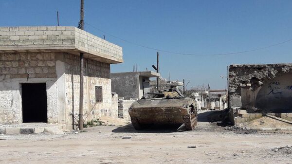 Подразделения сирийской арабской армии в освобожденном от террористов городе Хазарен в южной части провинции Идлиб
