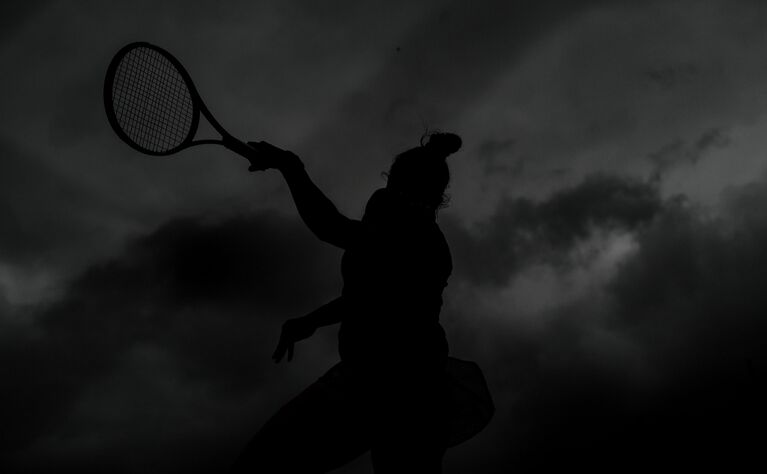 Сара Соррибес Тормо (Испания) в матче женского одиночного разряда Открытого чемпионата Франции по теннису против Элисон ван Эйтванк (Бельгия)