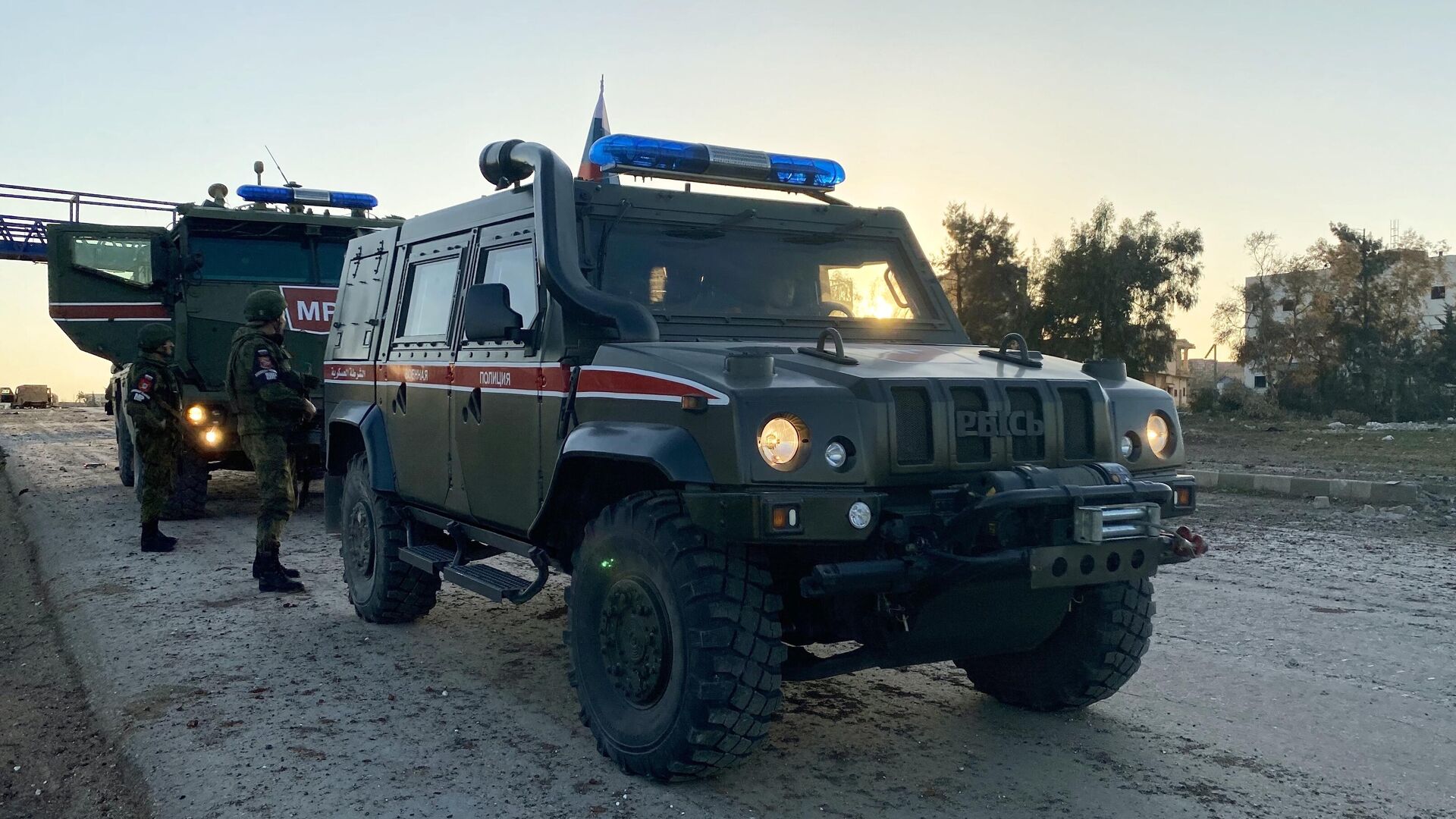 Патруль российской военной полиции в районе освобожденного от боевиков города Саракеб в провинции Идлиб - РИА Новости, 1920, 09.06.2021