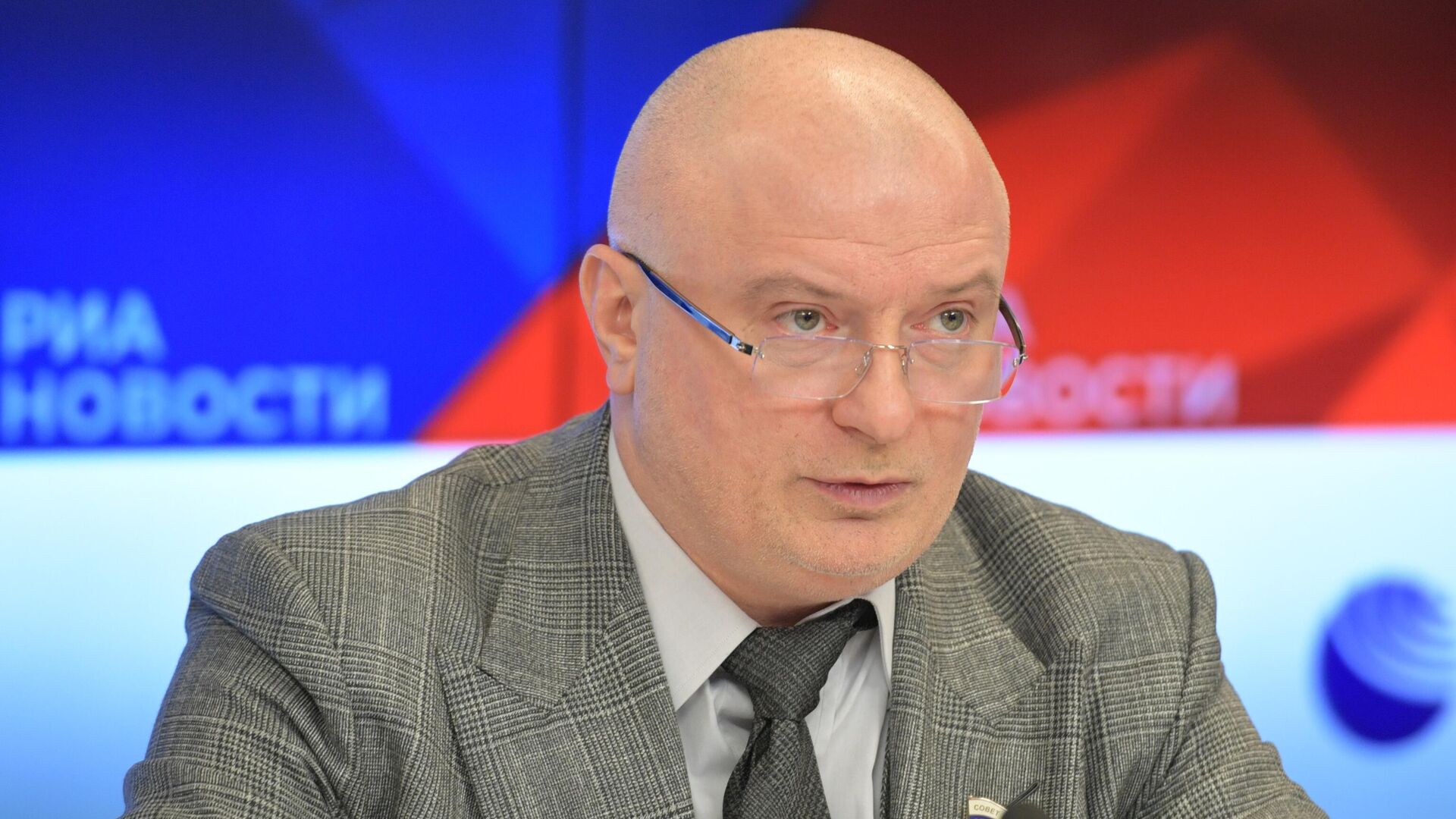 Андрей Клишас во время пресс-конференции в Международном мультимедийном пресс-центре МИА Россия сегодня - РИА Новости, 1920, 28.04.2025