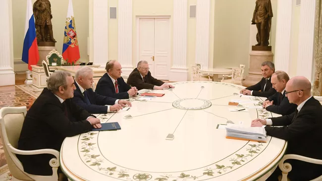 Президент России Владимир Путин провел встречу с руководителями фракций Госдумы РФ