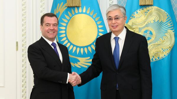 Заместитель председателя Совета безопасности РФ  Дмитрий Медведев и президент Казахстана Касым-Жомарт Токаев во время встречи в Казахстане
