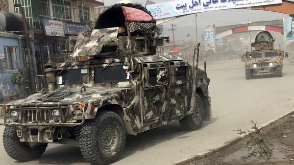Афганские военные на месте атаки в Кабуле