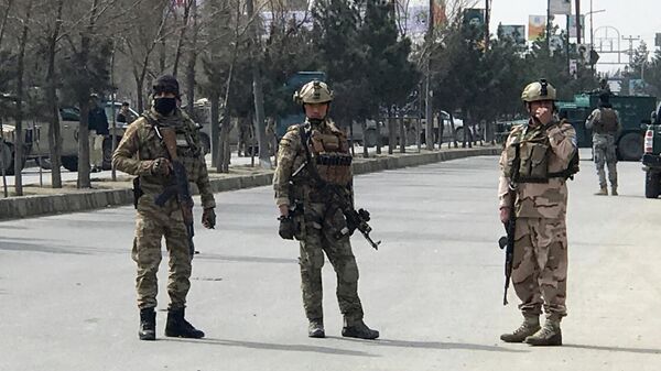 Афганские военные на месте атаки в Кабуле