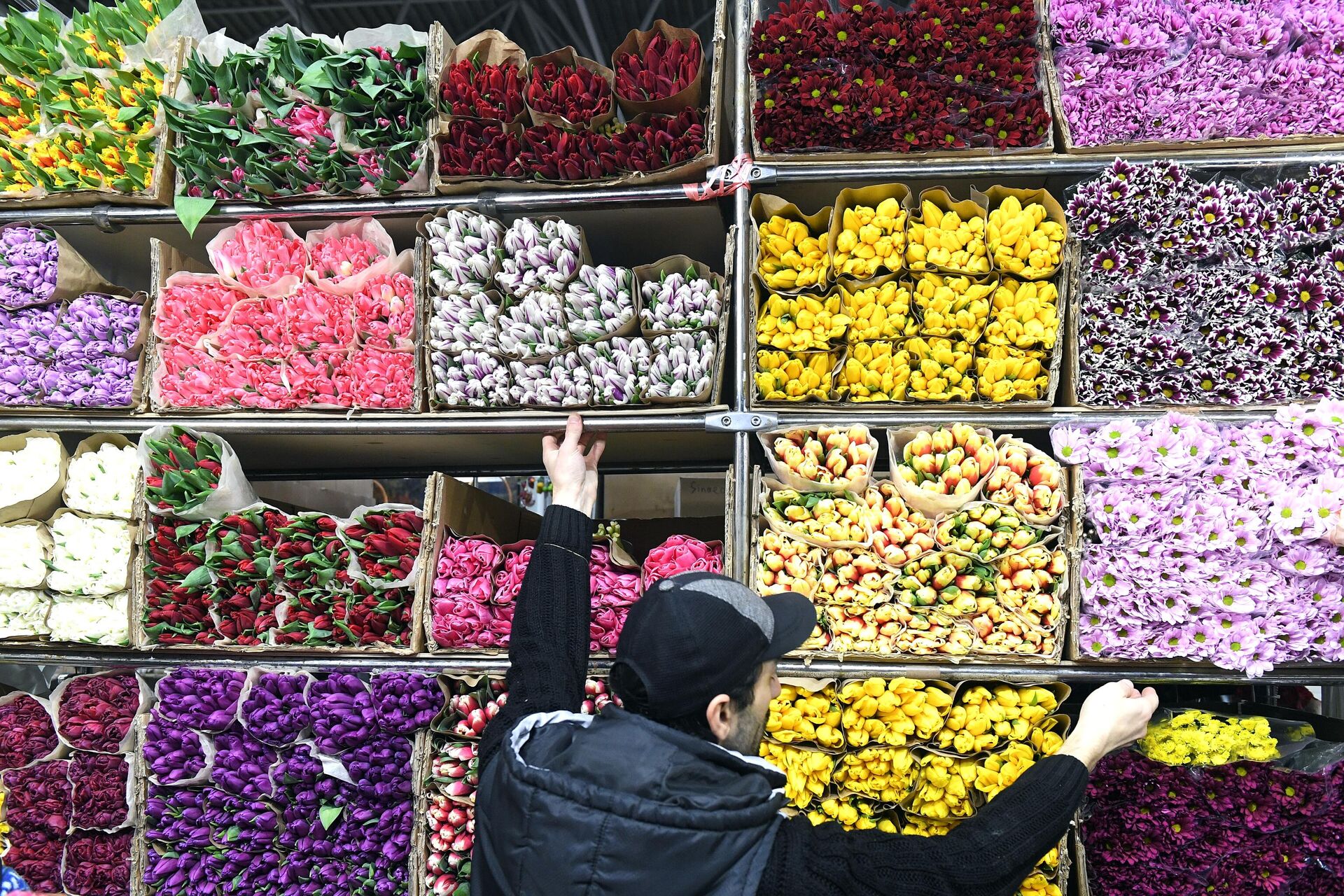 Продажа цветов на Рижском рынке в Москве - РИА Новости, 1920, 01.03.2021