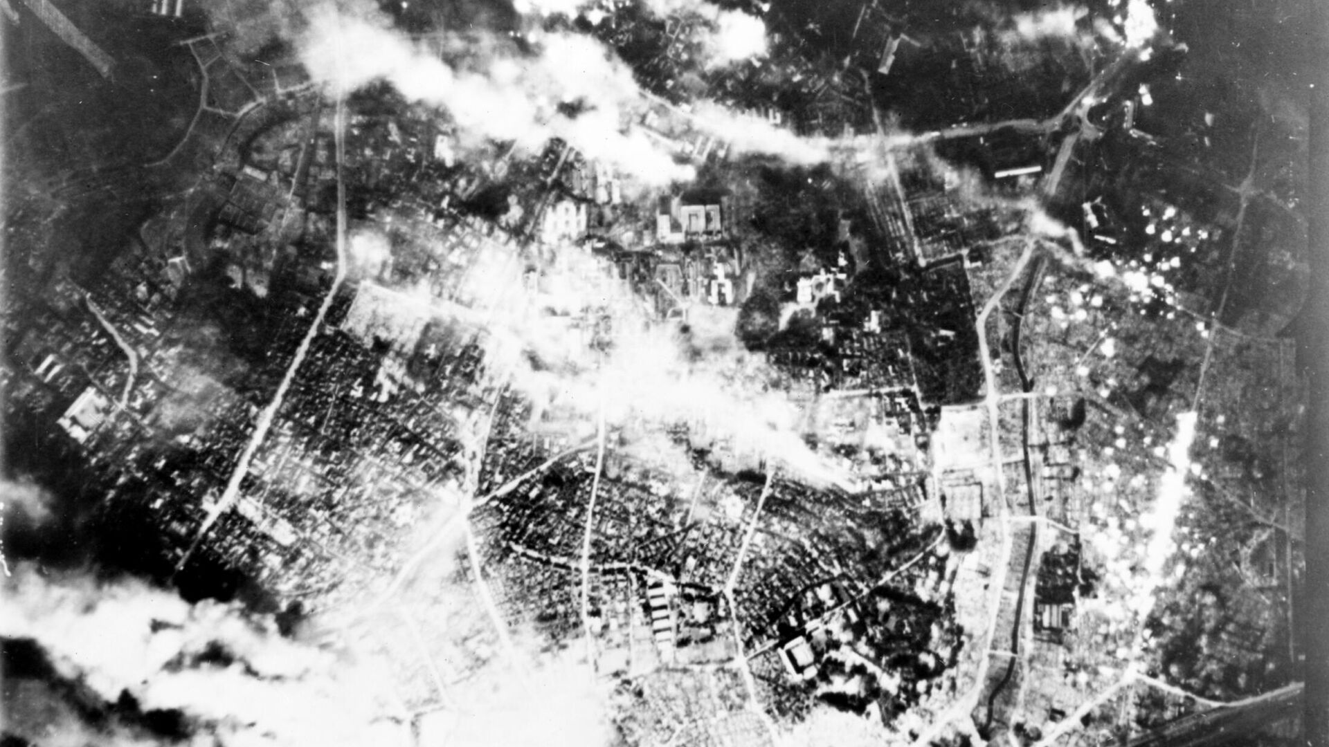 Горящий Токио. 26 мая 1945 года - РИА Новости, 1920, 10.03.2025