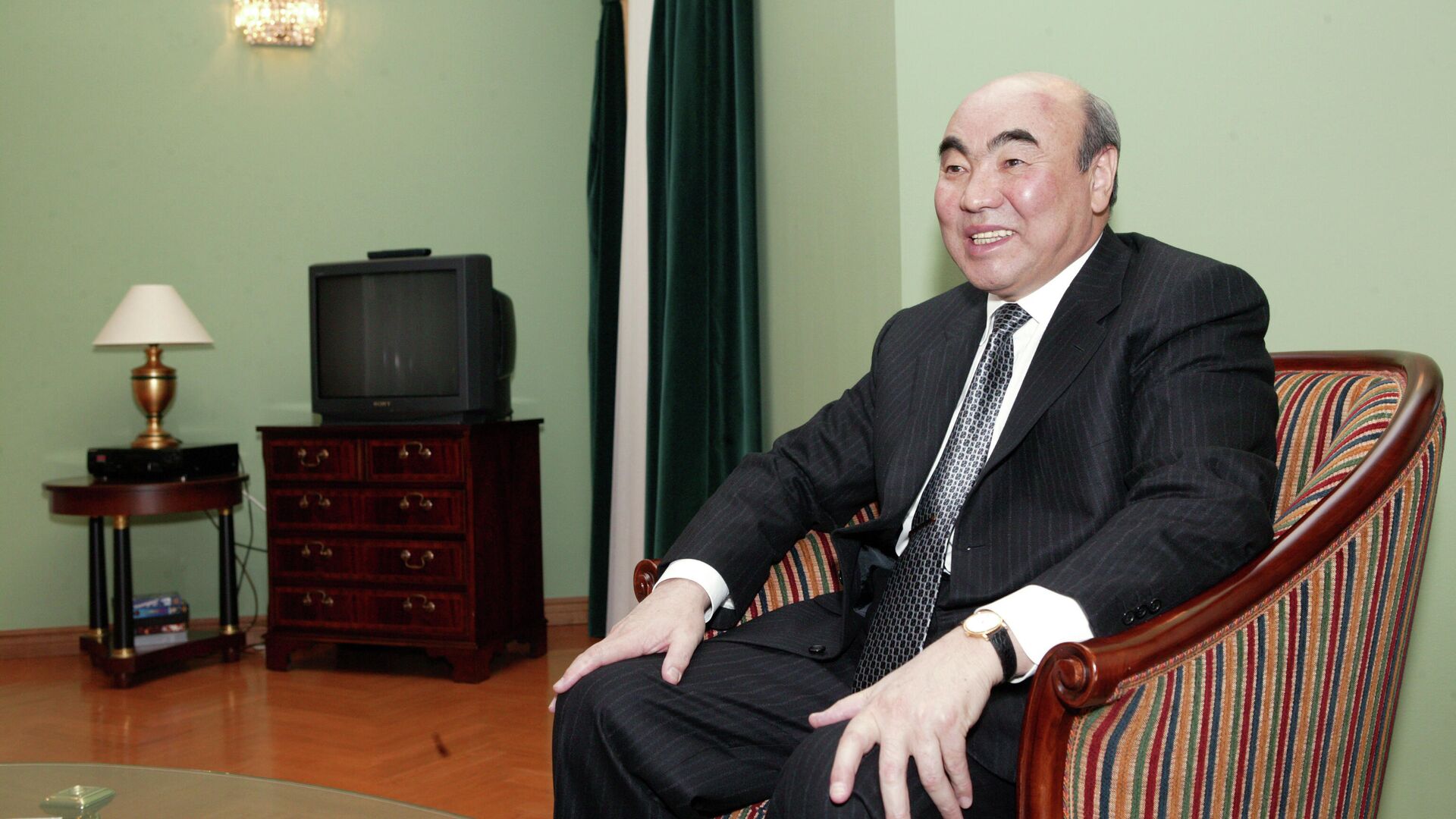 Президент Киргизии Аскар Акаев. 1 апреля 2005  - РИА Новости, 1920, 02.08.2021