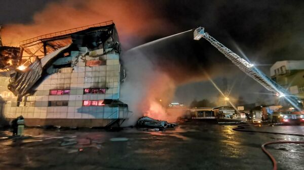 Крупный пожар в здании школы бокса в Химках