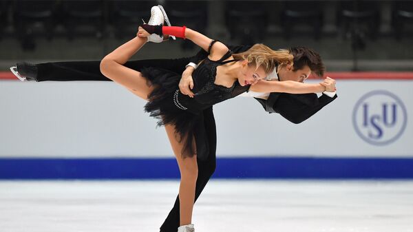 Арина Ушакова и Максим Некрасов (Россия) выступают в произвольной программе танцев на льду на чемпионате мира по фигурному катанию среди юниоров в Таллине.