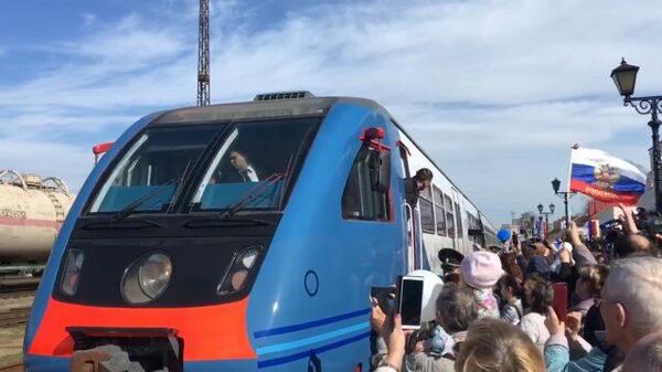 Первый рельсобус проехал по Крымскому мосту из Керчи в Анапу