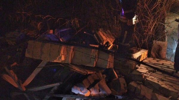 Обрушение кирпичной стены на заводе Мотор Січ в городе Запорожье, Украина