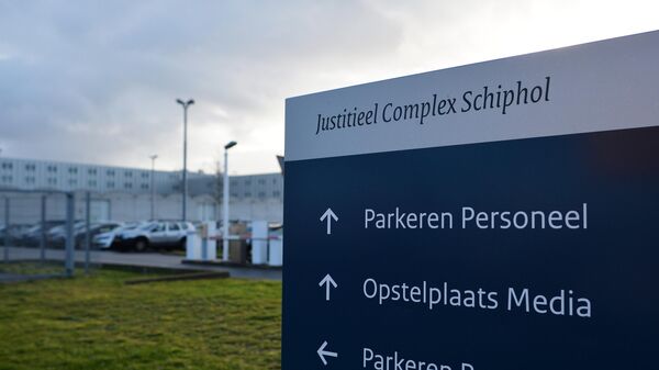 Указатель комплекса правосудия Схипхол (Justice Complex Schiphol) в нидерландском Бадхоеведорпе, где состоится суд по делу о крушении самолета Boeing 777 рейса MH17