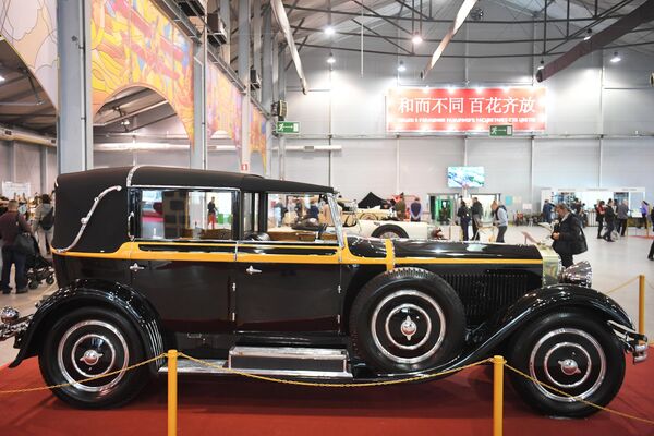 Автомобиль Isotta Fraschini Tipo 8A S Landaulet (1928) на открытии 29-й выставки старинных автомобилей и антиквариата Олдтаймер-Галерея 2020