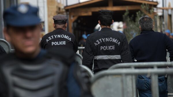 Сотрудники греческой полиции