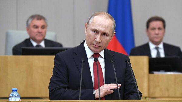 Президент РФ Владимир Путин выступает на пленарном заседании Государственной Думы РФ