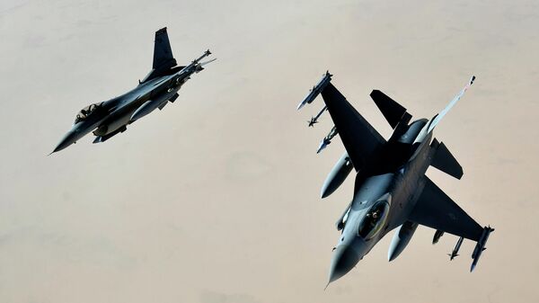 Истребители ВВС США F-16 
