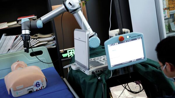 Робот, разработанный китайскими инженерами для диагностики и работы с зараженными коронавирусом пациентами