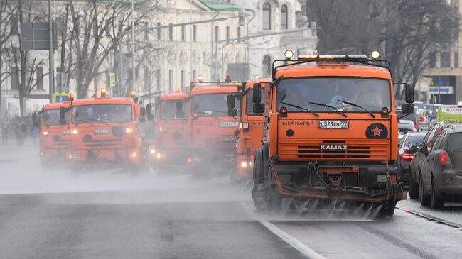 Весенняя очистка домов, улиц, мостов и эстакад