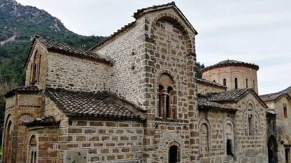 Греция, Фессалия, церковь Порта Панагия в деревне Пили