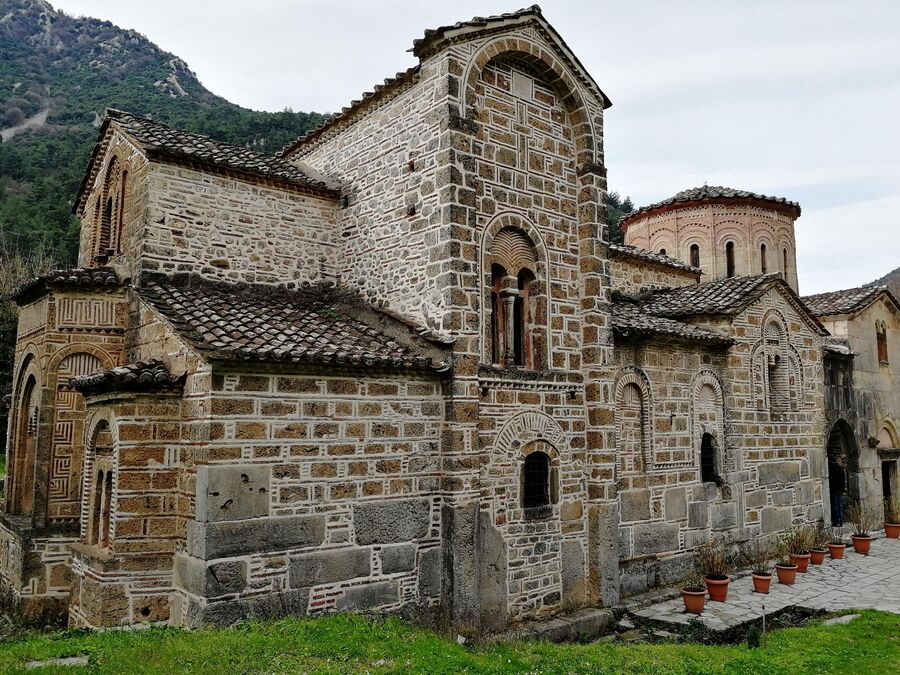 Греция, Фессалия, церковь Порта Панагия в деревне Пили