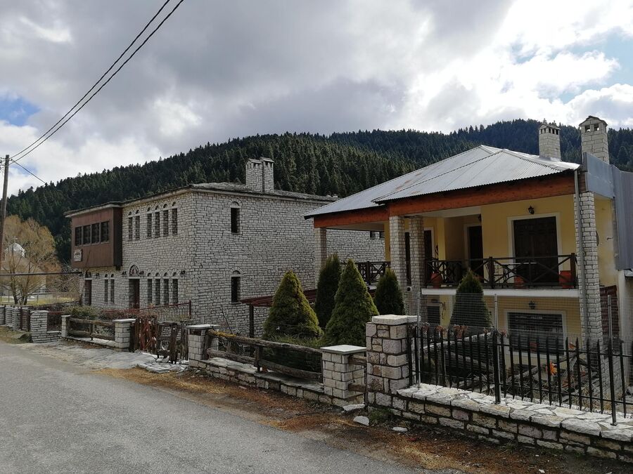 Греция, жилые дома в деревне Пертули