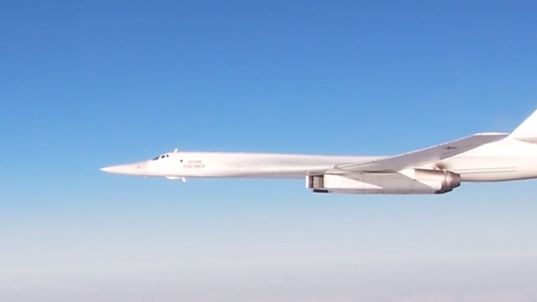 Опубликовано видео полета ракетоносцев Ту-160 над Атлантикой