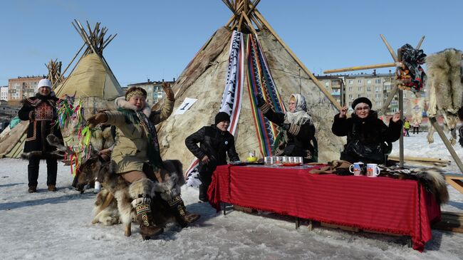 На площади перед ледовой ареной Таймыр в городе Дудинка