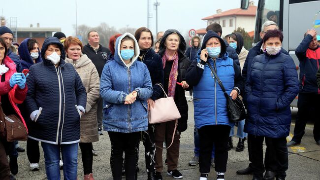 Украинские рабочие, застрявшие на границе Словении по пути из Италии в Киев