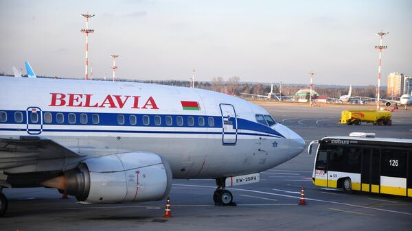 Самолет Boeing 737-500 авиакомпании Белавиа в международном аэропорту Внуково