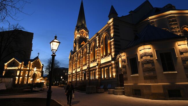 Кафедральный собор Святых Петра и Павла в Старосадском переулке