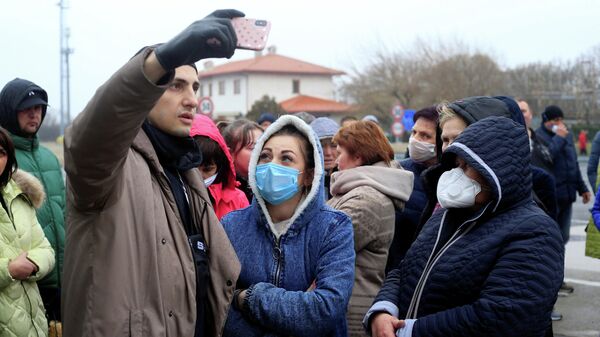 Украинские рабочие, застрявшие на границе Словении по пути из Италии в Киев