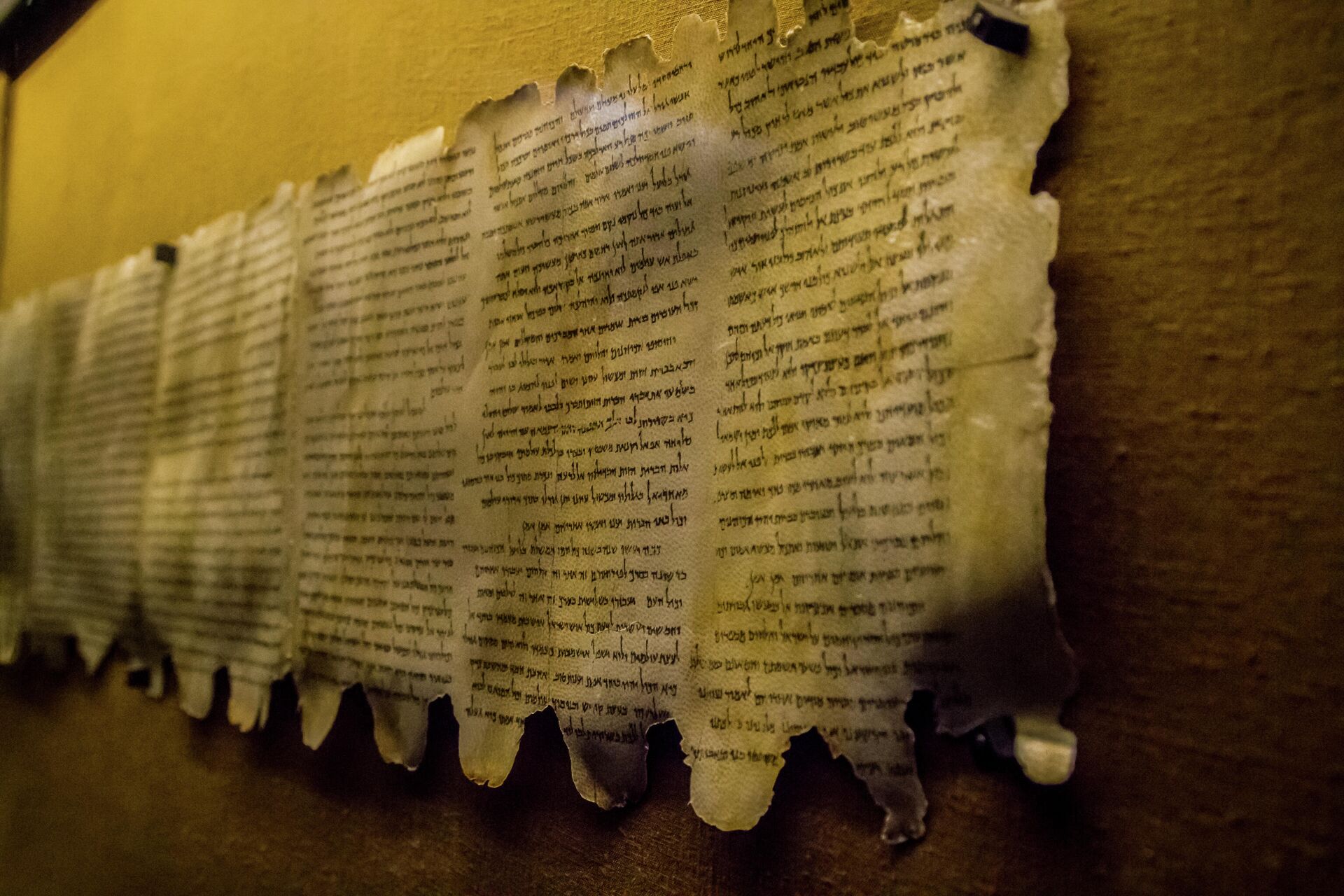 Свитки Мертвого моря, найденные в пещерах Кумрана, Израиль  - РИА Новости, 1920, 09.06.2021