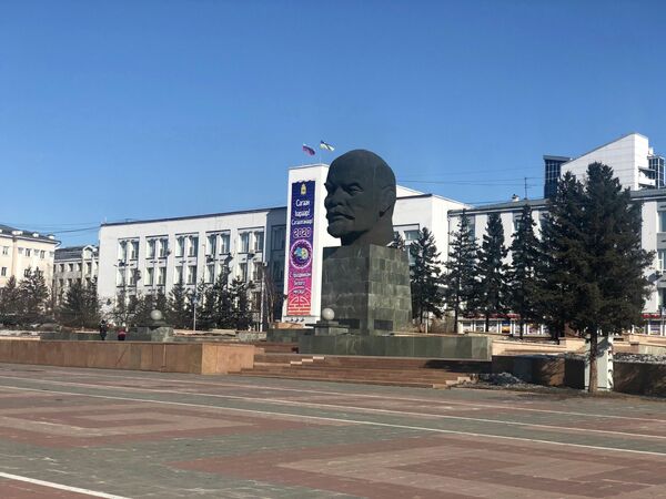 Площадь Советов и памятник Ленину 