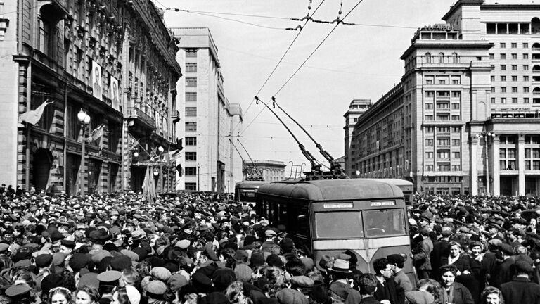 9 мая 1945 года. У здания американского посольства на Моховой улице в Москве