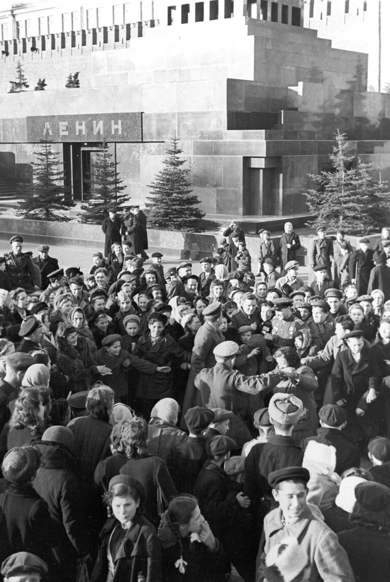 На Красной площади утром 9 мая 1945 года