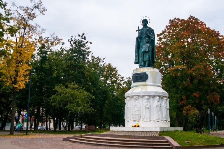 Памятник княгине Ольге в Пскове