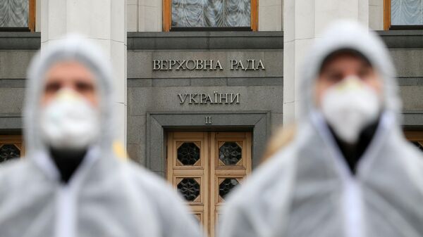 Митинг Раду на карантин у здания Верховной рады Украины в Киеве