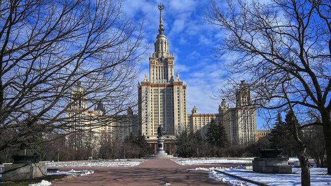 Главное здание Московского государственного университета имени М. В. Ломоносова