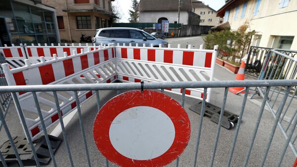 Дорожные знаки на границе Швейцарии и Франции
