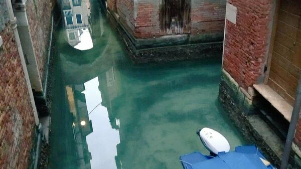 Чистая вода в венецианском канале