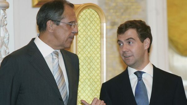 Министр иностранных дел России Сергей Лавров и первый вице-премьер РФ Дмитрий Медведев (слева направо) во время встречи в Кремле