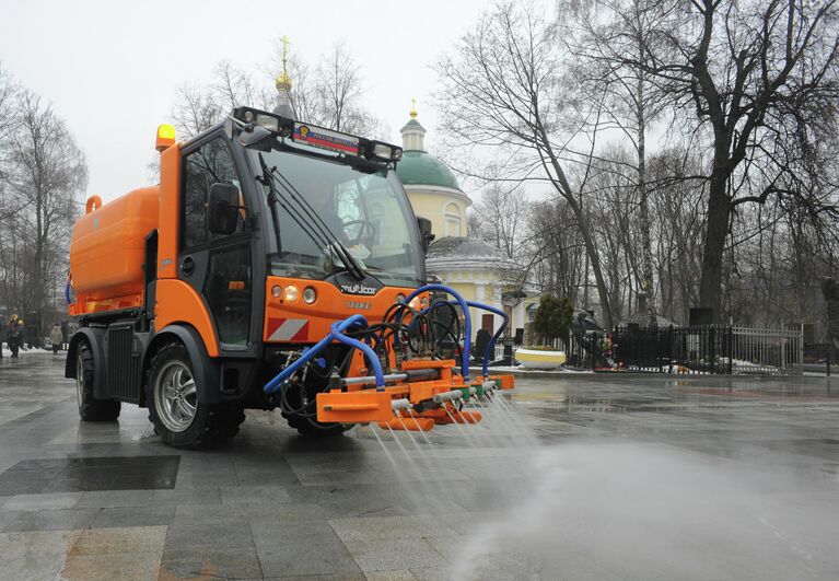 Благоустройство городских кладбищ перед Пасхой