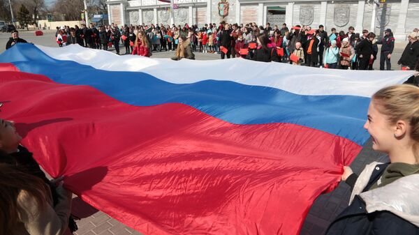 Флешмоб, посвященный шестой годовщине воссоединения Крыма с Россией, в Евпатории