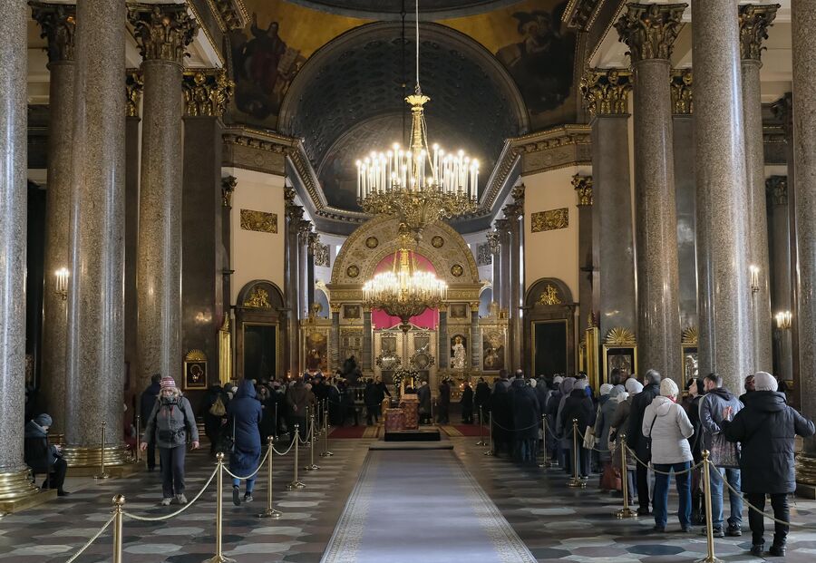 Мощи Иоанна Крестителя, выставленные в Казанском соборе Санкт-Петербурга