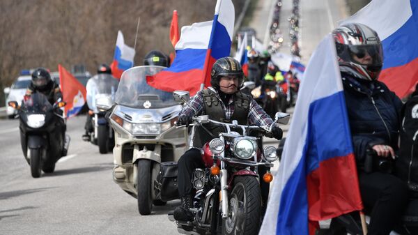 Участники автопробега в честь референдума и воссоединения полуострова с Россией, организованного мотоклубом Ночные волки, в Севастополе