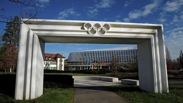 Олимпийские кольца перед зданием МОК в Лозанне