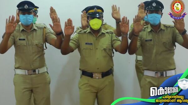 Скриншот видео от полиции Кералы в Индии