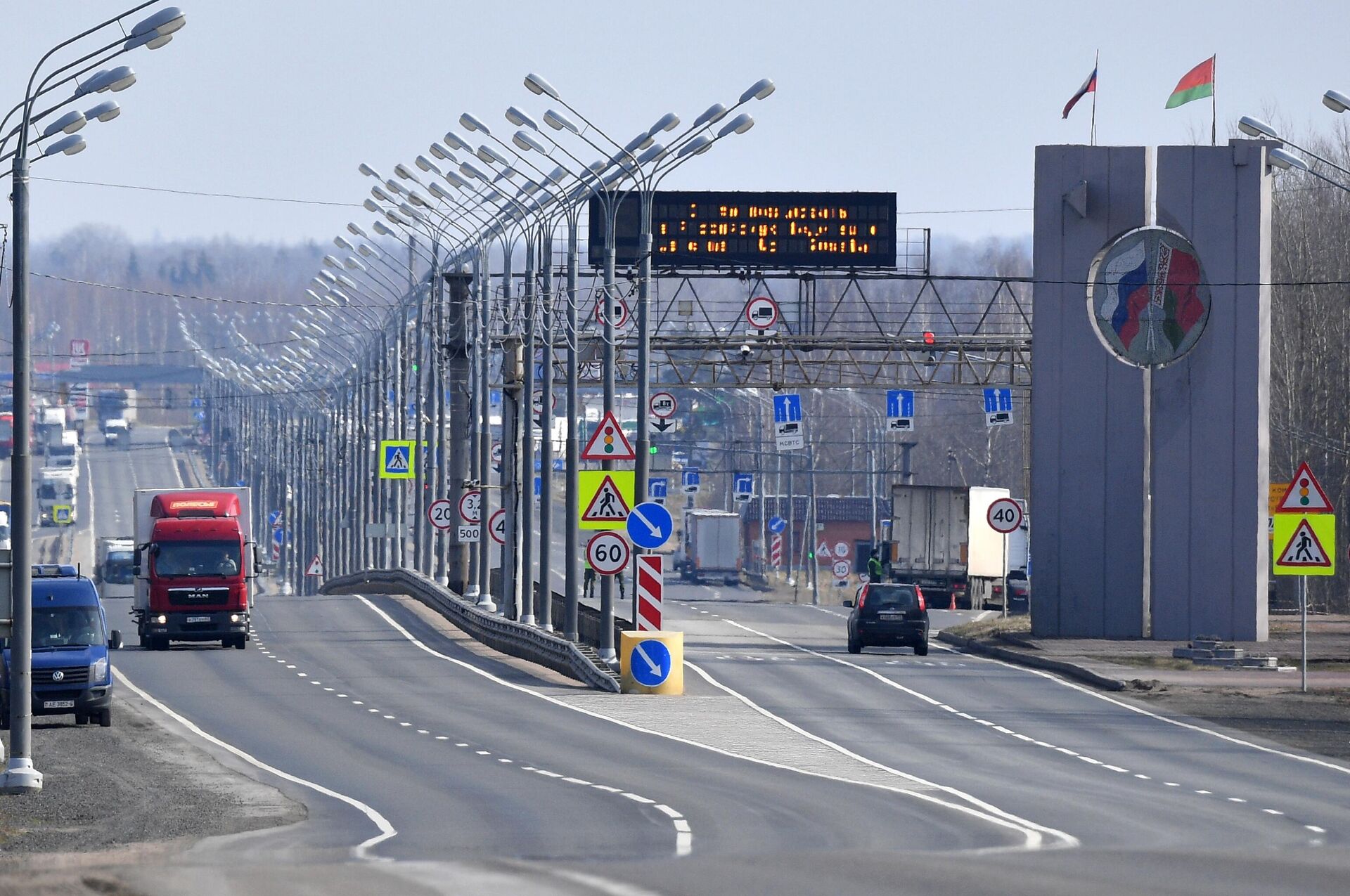 Пункт пропуска Редьки-Красная горка на трассе М1 (Минск – Москва) на белорусско-российской границе - РИА Новости, 1920, 19.09.2022