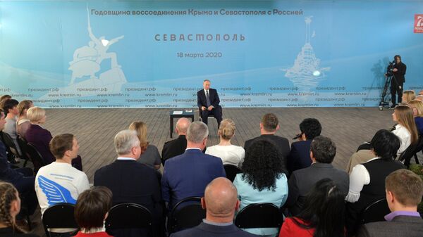  Президент РФ Владимир Путин во время встречи с общественностью в музейно-выставочном комплексе Константиновская батарея в Севастополе
