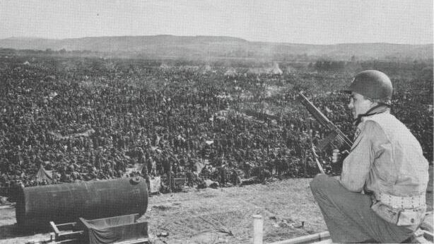 Американский солдат - один из охранников тысяч немецких солдат, захваченных в Рурской области - РИА Новости, 1920, 23.05.2024